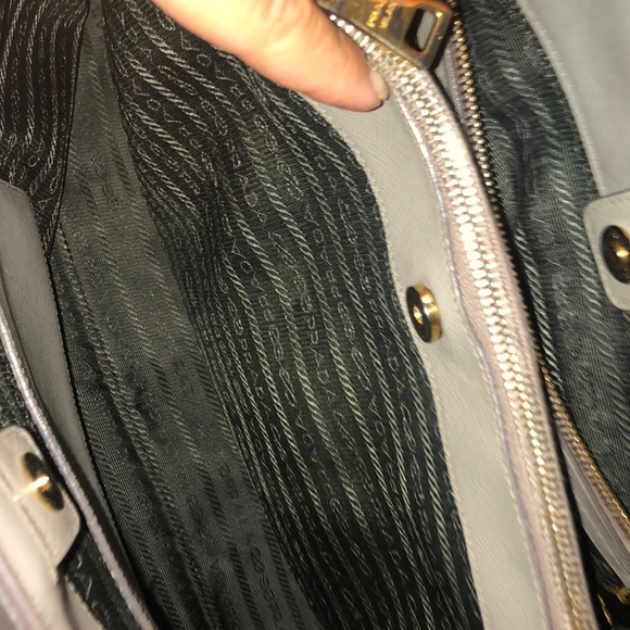 Gray Prada saffiano bag - Picture 4 of 8